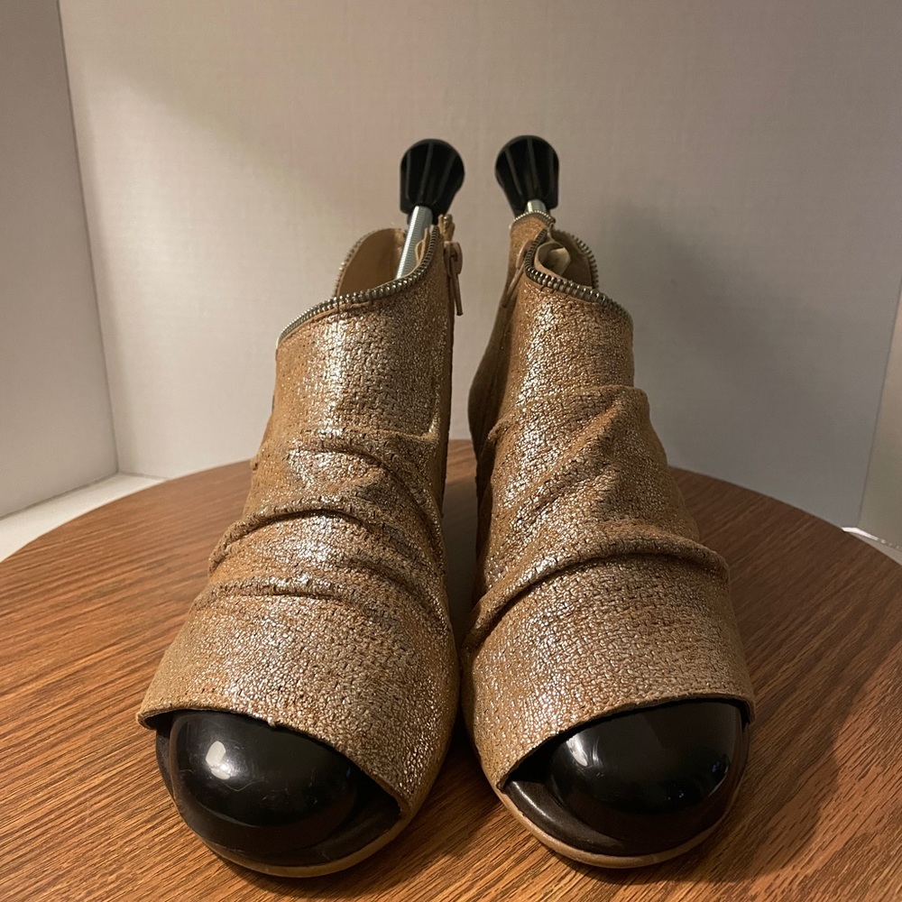 Unity In Diversity Brown Gold Metallic Leather Si… - image 2